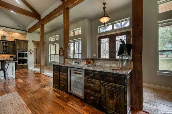 122 Canyon Ridge Dr, Boerne, TX 78006