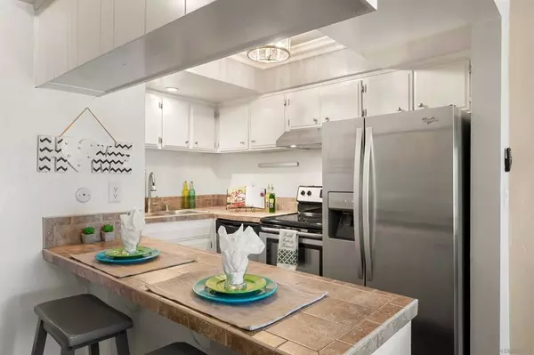 7555 Linda Vista Rd 28, San Diego, CA 92111