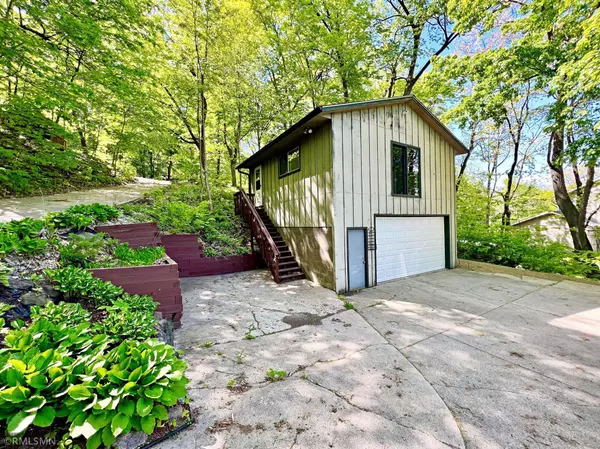 6687 Deerwood DR, Chanhassen, MN 55317