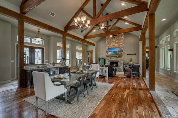 122 Canyon Ridge Dr, Boerne, TX 78006