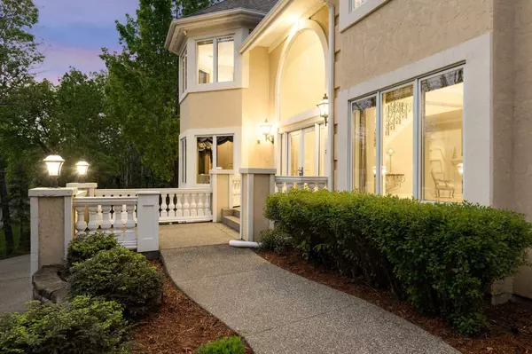 1990 Marywood LN, West Saint Paul, MN 55118