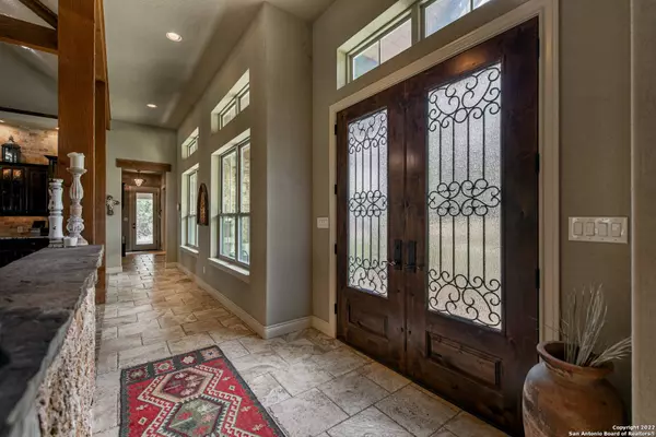 122 Canyon Ridge Dr, Boerne, TX 78006