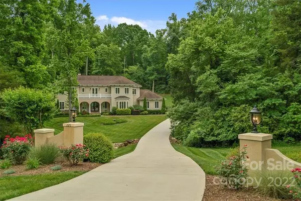 220 Logan Crossing DR, Davidson, NC 28036