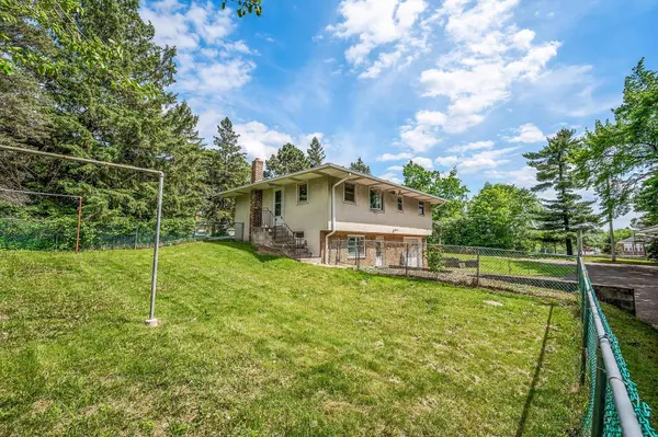 1305 Dodd RD, Mendota Heights, MN 55118