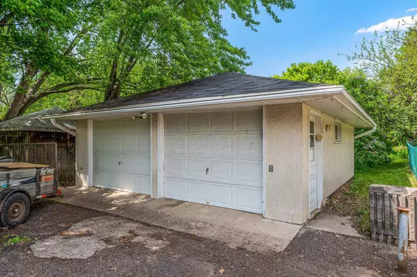 1305 Dodd RD, Mendota Heights, MN 55118