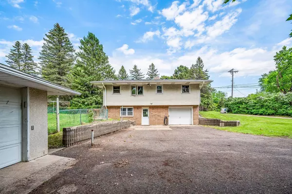 1305 Dodd RD, Mendota Heights, MN 55118