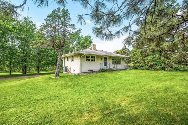 1305 Dodd RD, Mendota Heights, MN 55118