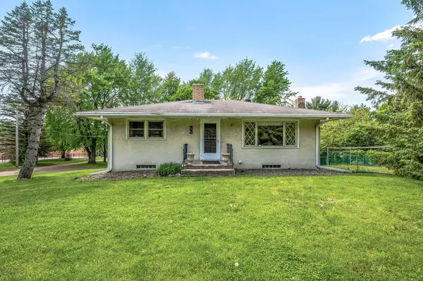 1305 Dodd RD, Mendota Heights, MN 55118