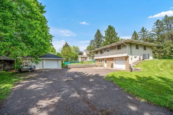 1305 Dodd RD, Mendota Heights, MN 55118