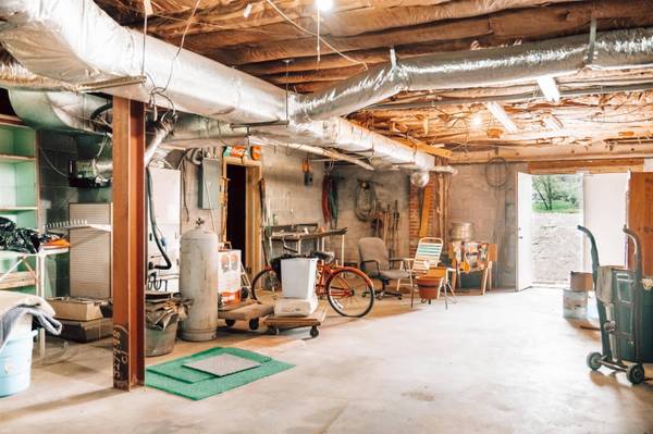 615 Snidow ST, Pembroke, VA 24136