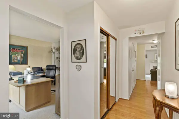 101 FARNWOOD RD, Mount Laurel, NJ 08054