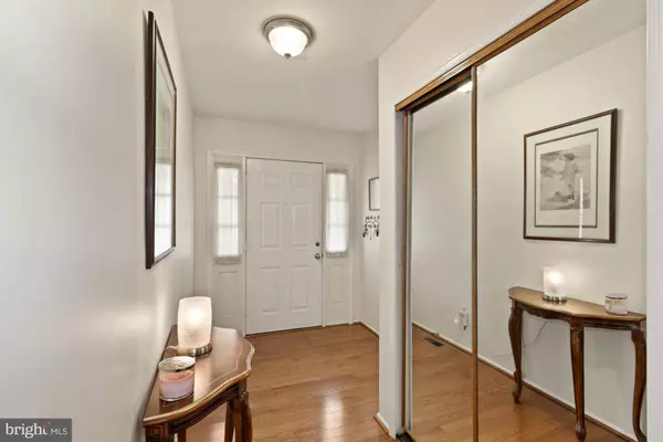 101 FARNWOOD RD, Mount Laurel, NJ 08054