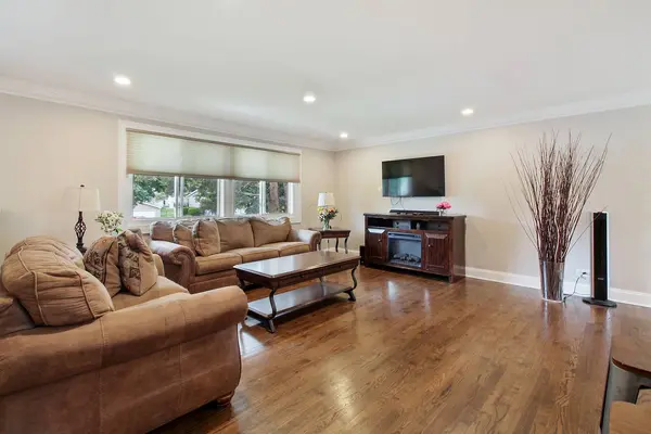 434 S Braintree DR, Schaumburg, IL 60193