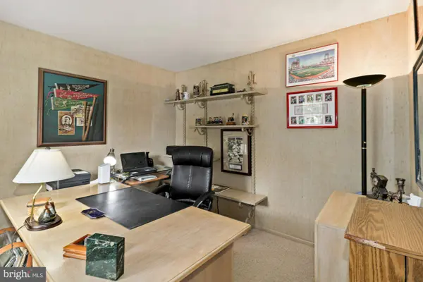 101 FARNWOOD RD, Mount Laurel, NJ 08054