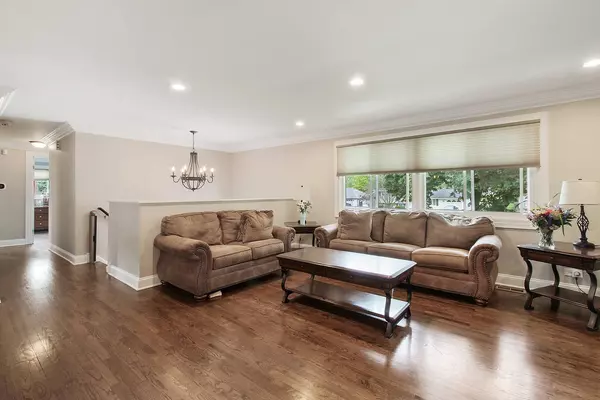 434 S Braintree DR, Schaumburg, IL 60193