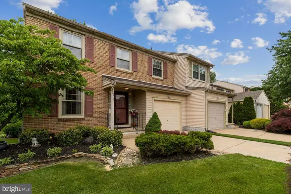 101 FARNWOOD RD, Mount Laurel, NJ 08054