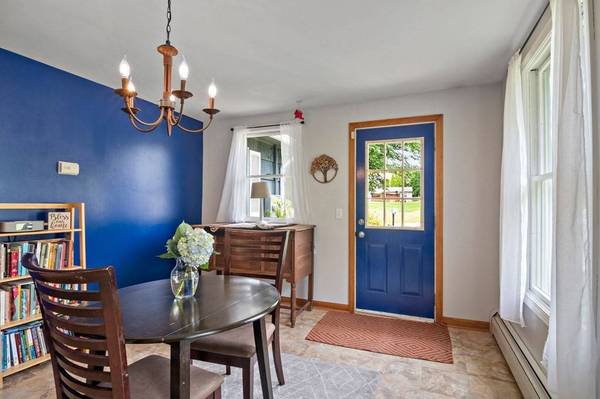 20 Country Ln, South Hadley, MA 01075