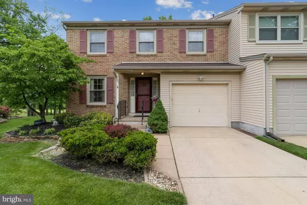 101 FARNWOOD RD, Mount Laurel, NJ 08054