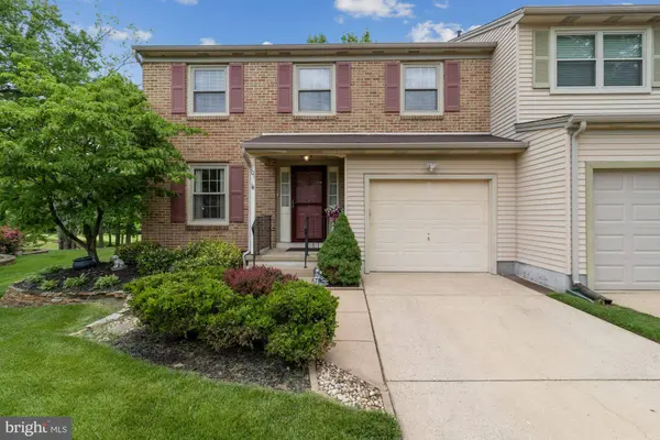 101 FARNWOOD RD, Mount Laurel, NJ 08054