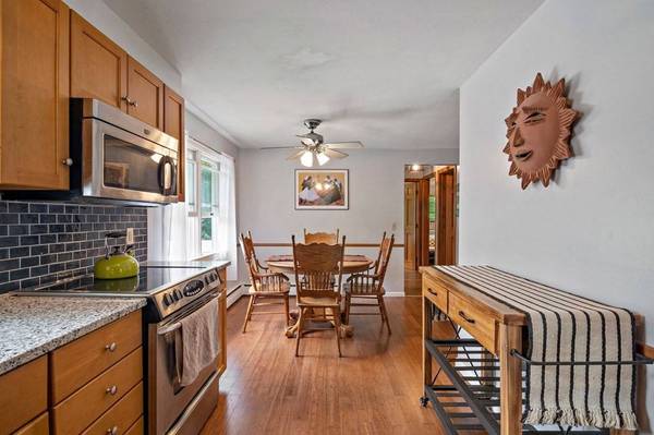 20 Country Ln, South Hadley, MA 01075