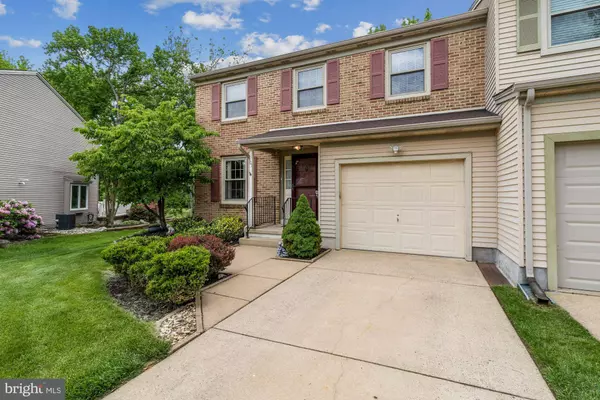 101 FARNWOOD RD, Mount Laurel, NJ 08054