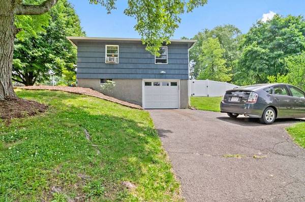 20 Country Ln, South Hadley, MA 01075