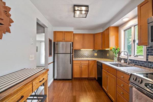 20 Country Ln, South Hadley, MA 01075