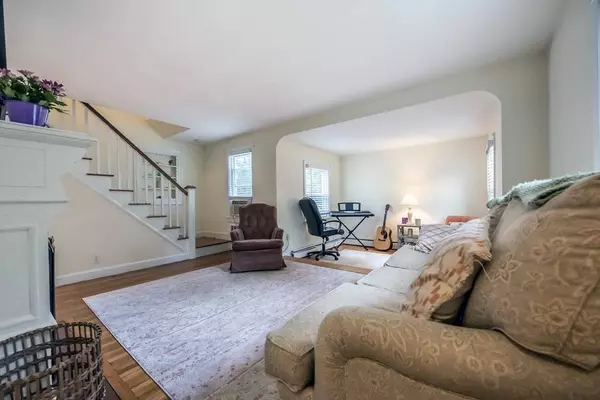 6 Berkeley Rd, North Andover, MA 01845