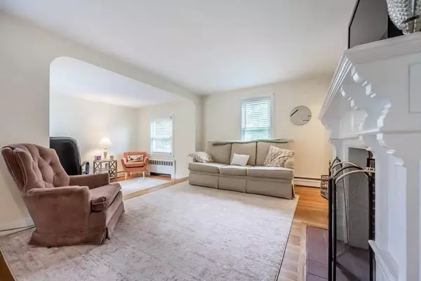 6 Berkeley Rd, North Andover, MA 01845