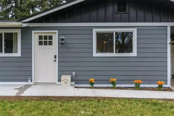 9811 Winona ST SW, Lakewood, WA 98498