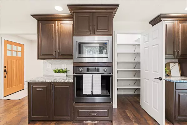 11233 320th AVE NE, Carnation, WA 98014