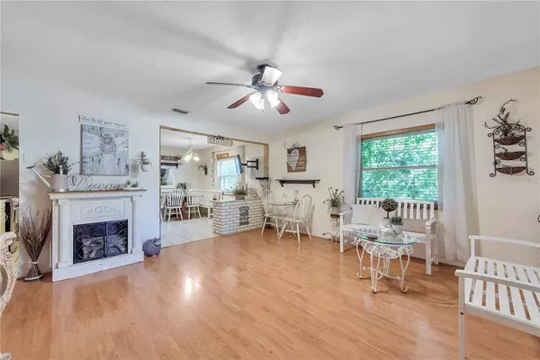 1732 W PERDIZ ST, Tampa, FL 33612