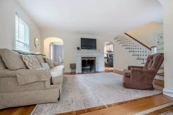 6 Berkeley Rd, North Andover, MA 01845