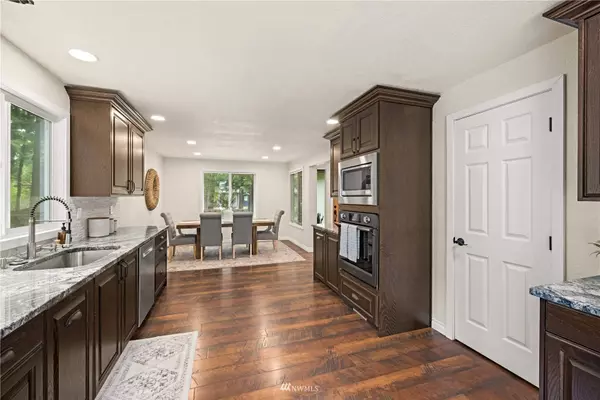 11233 320th AVE NE, Carnation, WA 98014