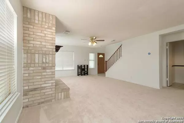 17527 EMERALD CANYON DR, San Antonio, TX 78232-5635
