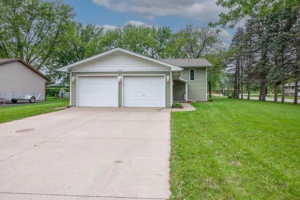 507 Aberdeen DR, Waite Park, MN 56387