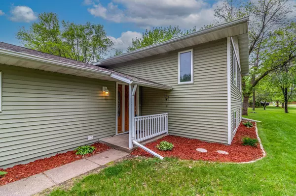 507 Aberdeen DR, Waite Park, MN 56387