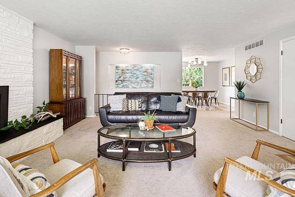 6006 W Poplar Dr, Boise, ID 83704