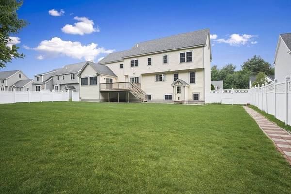 91 Prospect Hill Dr, Tewksbury, MA 01876