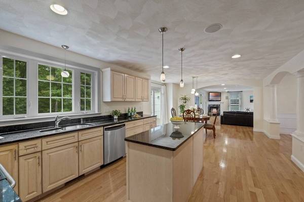 91 Prospect Hill Dr, Tewksbury, MA 01876