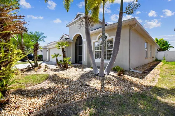 5230 CLOVER MIST DR, Apollo Beach, FL 33572