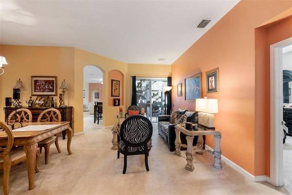 2037 HEARTLAND CIR, Valrico, FL 33594