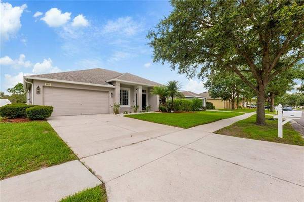 2037 HEARTLAND CIR, Valrico, FL 33594