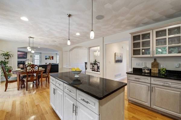 91 Prospect Hill Dr, Tewksbury, MA 01876