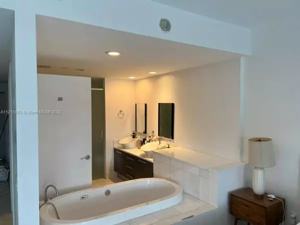 2950 NE 188th St #345, Aventura, FL 33180