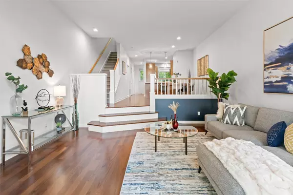 1917 NE Killian LN, Issaquah, WA 98029