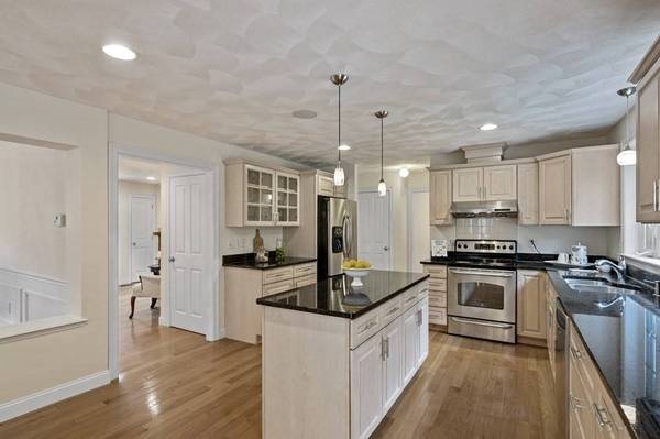 91 Prospect Hill Dr, Tewksbury, MA 01876