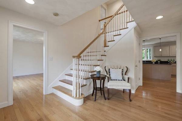 91 Prospect Hill Dr, Tewksbury, MA 01876