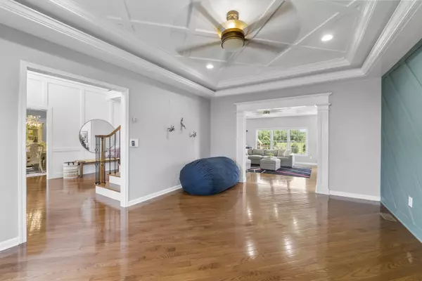 32 Lucas Dr, Hillsborough, NJ 08844