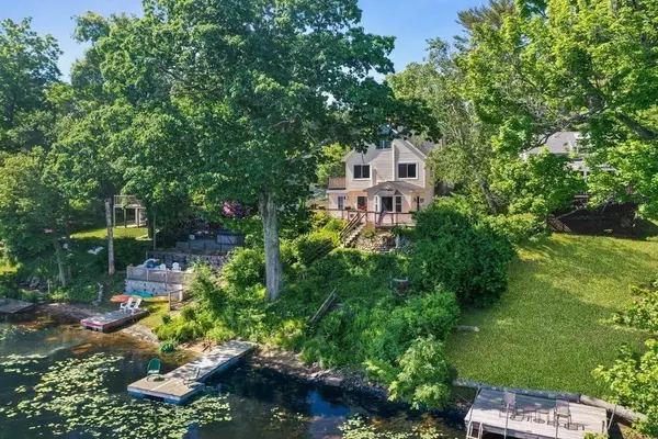 18 Taylor St, Georgetown, MA 01833